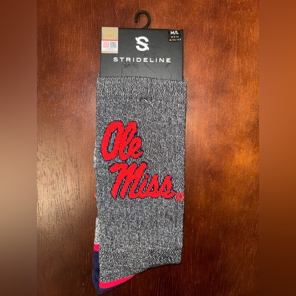 UNIVERSITY OF MISSISSIPPI STRIDELINE CREW SOCKS NWT MEN’S SHOE SIZE 8-12 - Picture 1 of 2